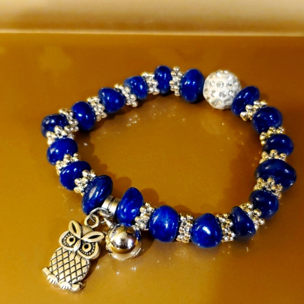 Fashionable BRACELET - $5